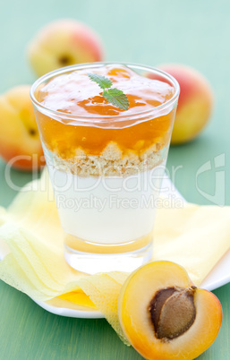 Dessert mit Aprikose / dessert with apricot