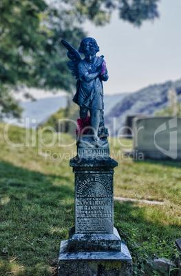 Statue of Eleanor in Harpers Ferry cemetery