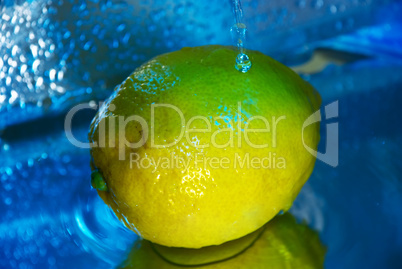 lemon under running water