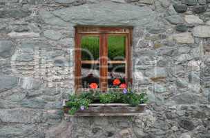 Fenster an einem Haus in den Alpen