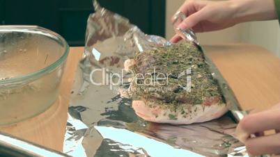 Wraping already cooked pork tightly in foil