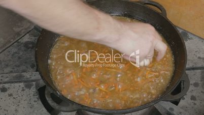 EDIT Adding garlic into stewing pork with carrot