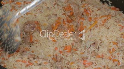 Thoroughly mixing ready flavorful pilau