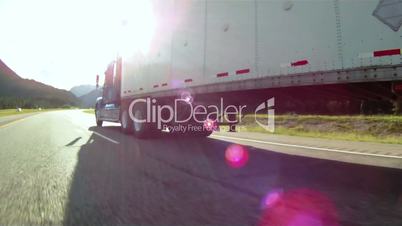 Semi trailer truck