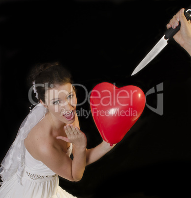 Herz der Braut wird mit Messer bedroht
