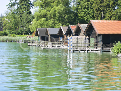 houses at the lake