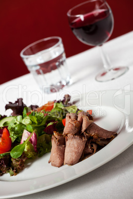 Roastbeef mit Salat