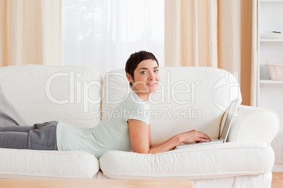 Short-haired woman with a laptop