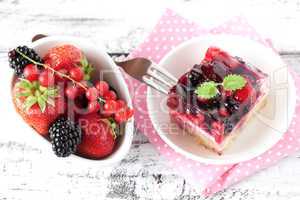 frischer Kuchen mit Beeren / fresh cake with berries