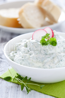 frischer Kräuterquark / fresh herb cheese