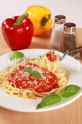 Spaghetti mit Tomatensoße