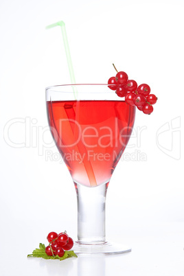 Cocktail mit Strohhalm
