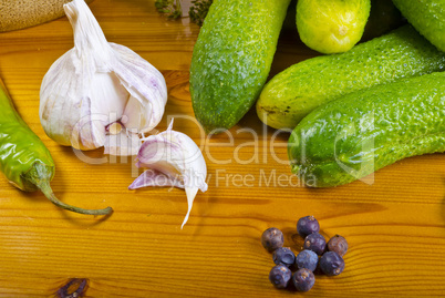 Polish garlic cucumbers (ingredients)