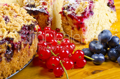 Currant blueberry cake