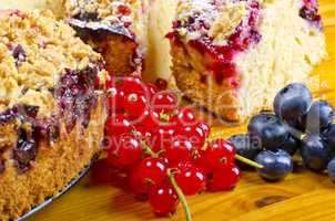 Currant blueberry cake