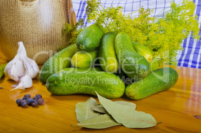 Polish garlic cucumbers (ingredients)