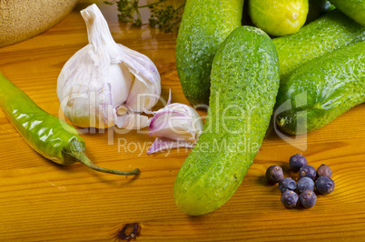 Polish garlic cucumbers (ingredients)