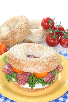 Bagel mit Salami