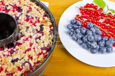 Currant blueberry cake