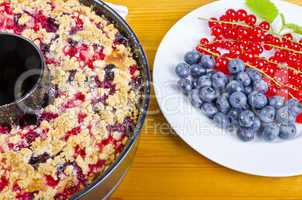 Currant blueberry cake