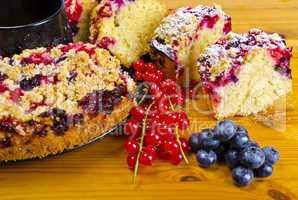 Currant blueberry cake