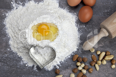 Ei und Mehl zum Kekse backen