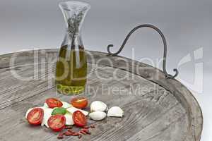 Tomate und Mozzarella mit Olivenöl