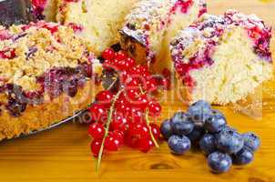 Currant blueberry cake