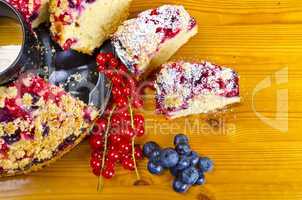 Currant blueberry cake