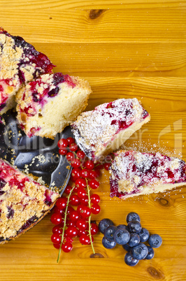 Currant blueberry cake