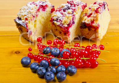 Currant blueberry cake