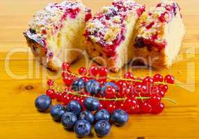 Currant blueberry cake