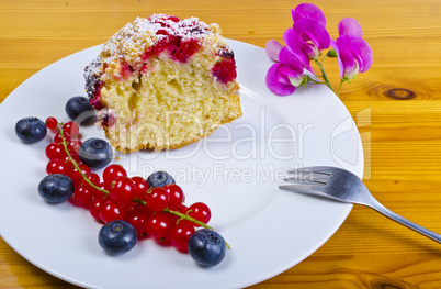 Currant blueberry cake