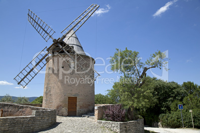 Windmühle in Goult, Provence, Frankreich