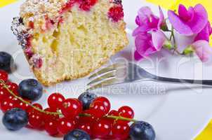 Currant blueberry cake