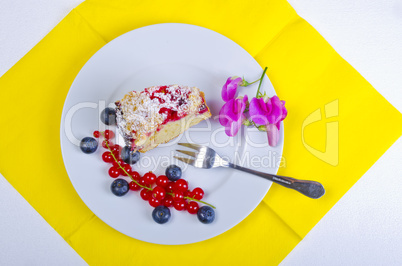 Currant blueberry cake