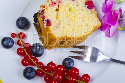 Currant blueberry cake