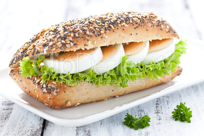 frisches Baguette mit Ei / fresh baguette with egg