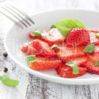 frisches Carpaccio mit Erdbeeren / fresh carpaccio with strawber