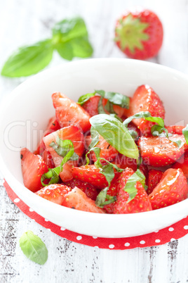 Erdbeersalat mit Basilikum / strawberry salad with basil