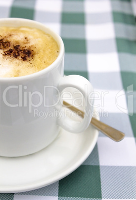 Cappuccino auf der Terasse