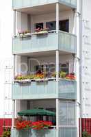 Balkon an einem Hochhaus in Kiel, Deutschland