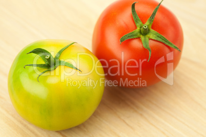 green and red tomatoes on a cutting board