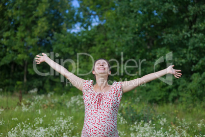 Pregnant woman with open hands