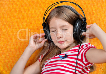 Mädchen Musik hören