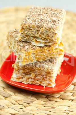 cake on a plate on a wicker mat