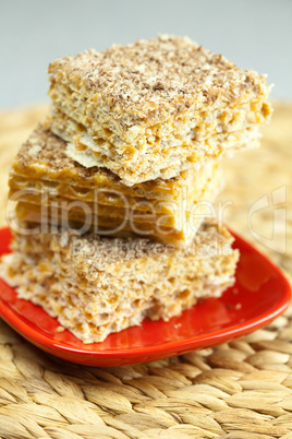 cake on a plate on a wicker mat