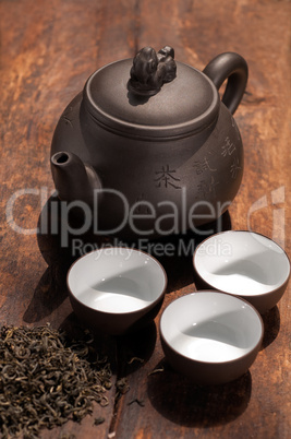 chinese green tea pot and cups