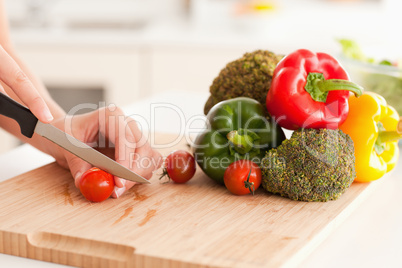 Hands cutting tomatoes