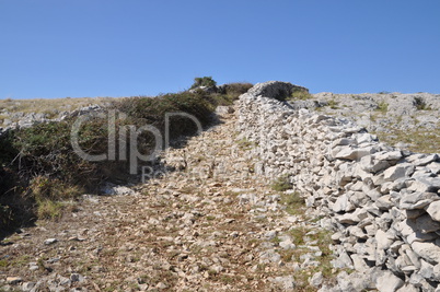 Feldweg auf Pag, Kroatien